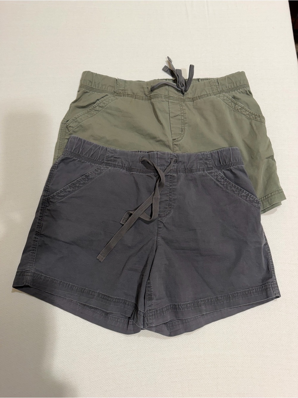 Women's Eddie Bauer Drawstring Casual Shorts in Olive & Charcoal